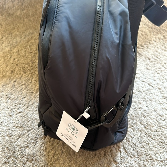 Quilted GAIAM lite traveler duffel bag - Picture 8 of 16